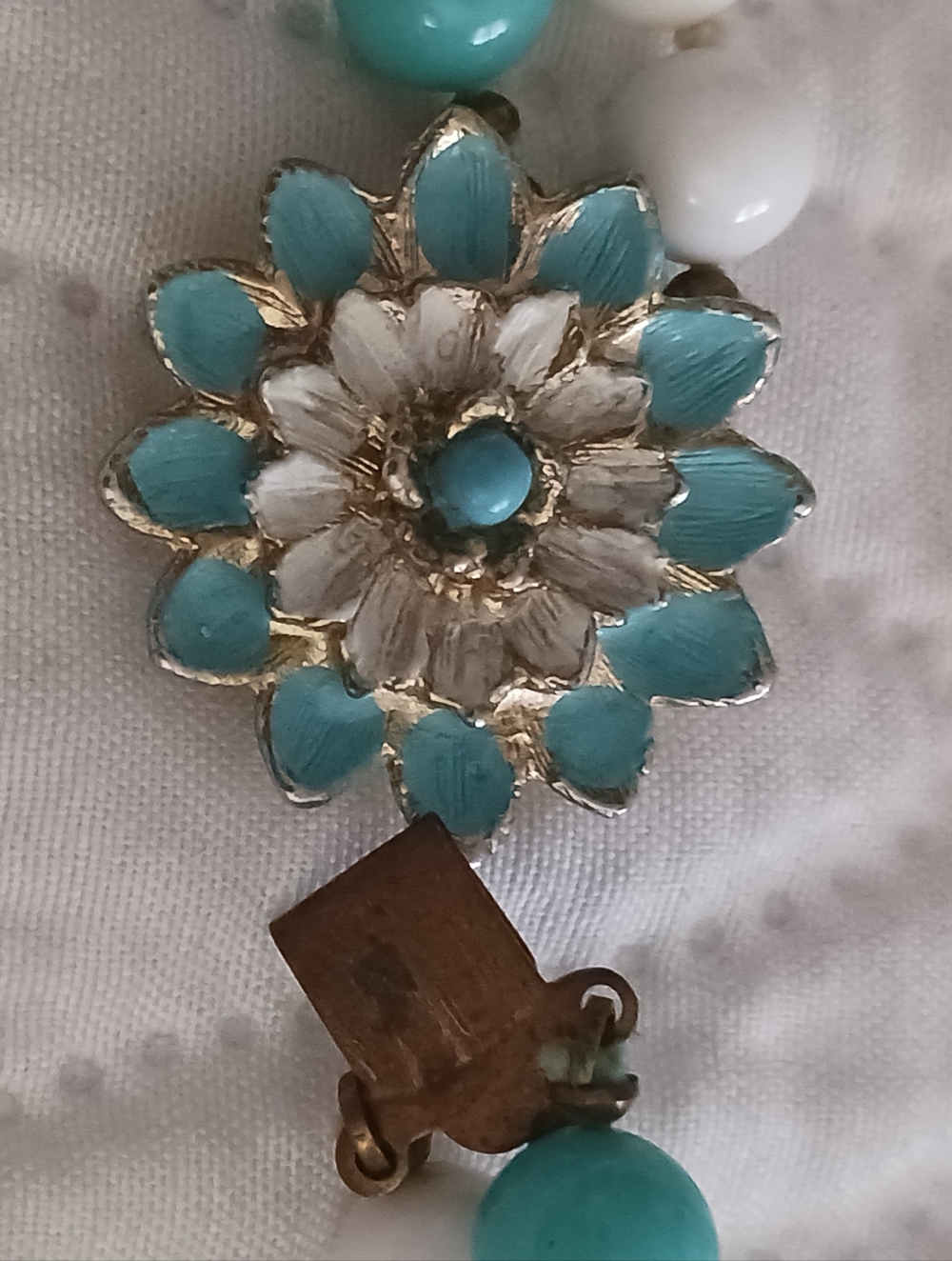 Milkglass Necklace Vintage Turquoise and White Glass Beads With Floral Clasp - Picture 7 of 13